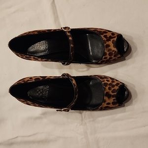 Vince Camuto Kanada peep toe mary Jane heels, size 8, honey leopard fur print